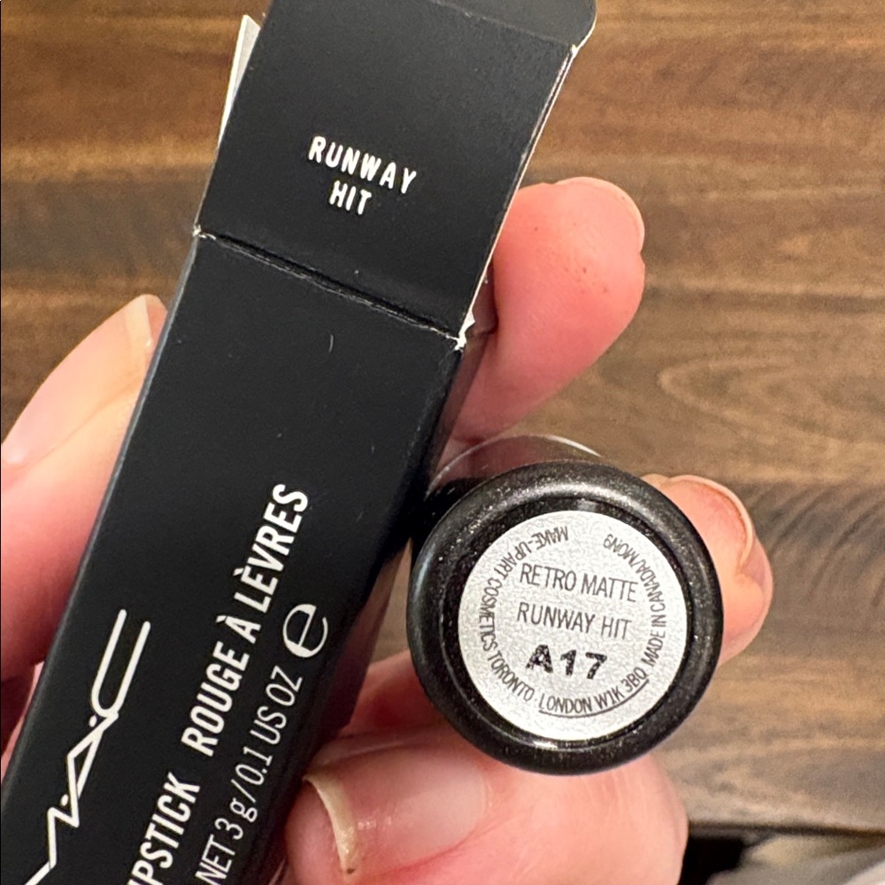 💄MAC OG RUNWAY HIT 💄 - Picture 3 of 3